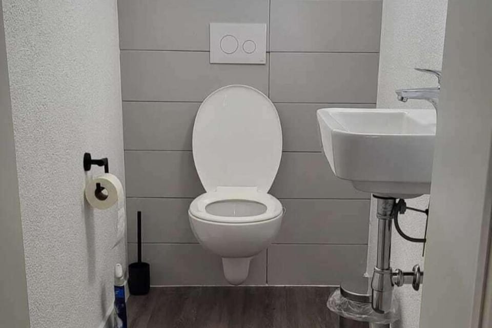 Toilet, Bathroom