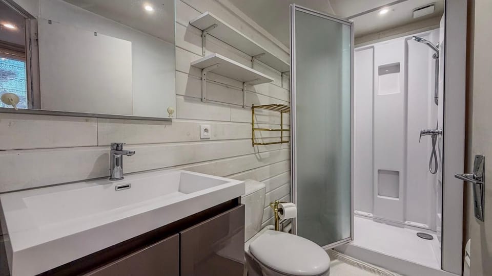 Shower, Toilet, Bathroom