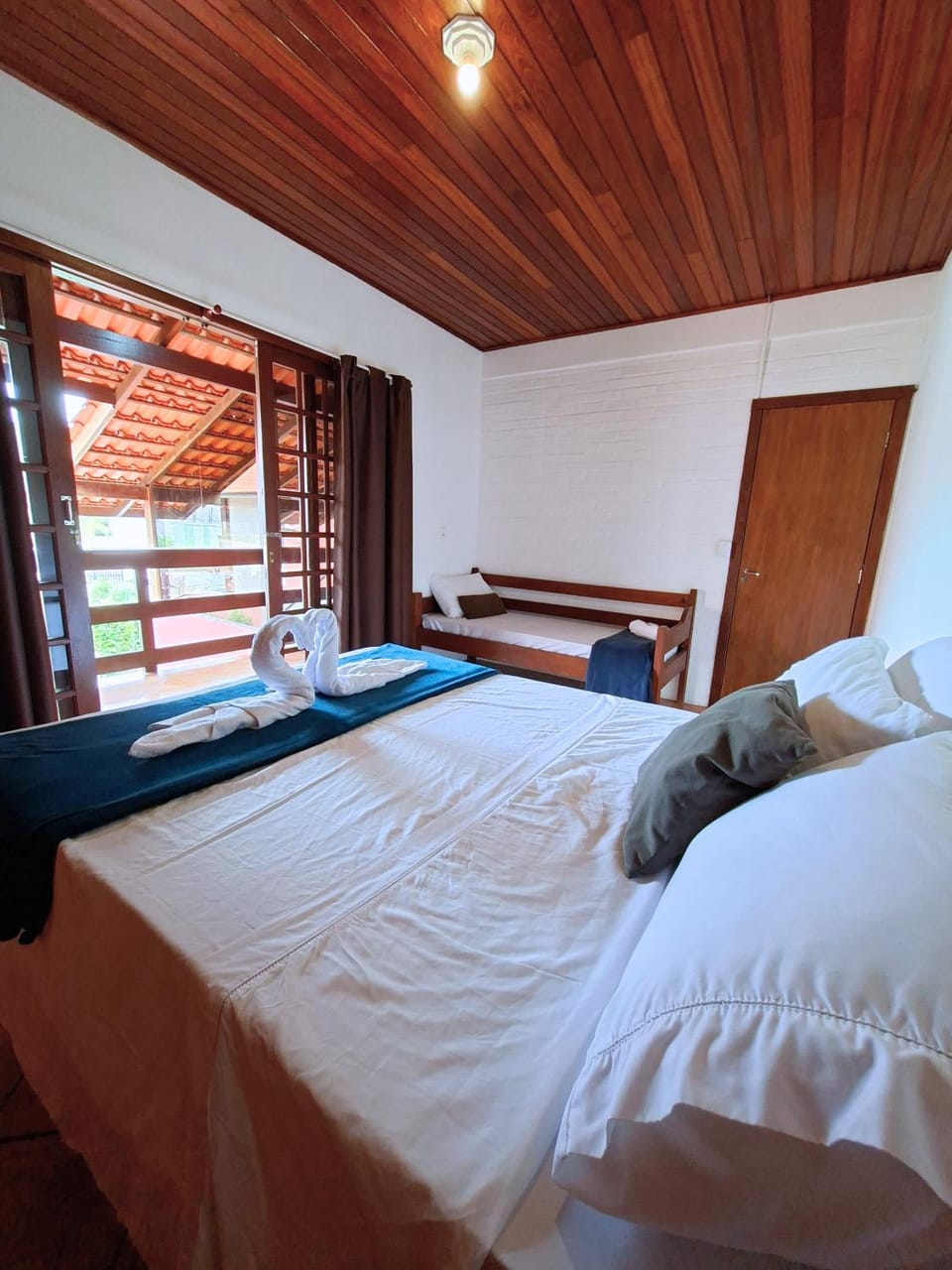 Bed, Photo of the whole room, Bedroom, towels