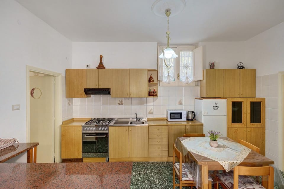 Property building, Kitchen or kitchenette, Living room
