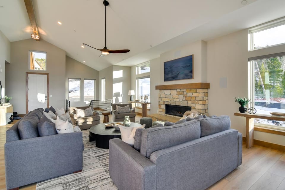 Luxe Home w/ Hot Tub and Views in Winter Park! House in Fraser