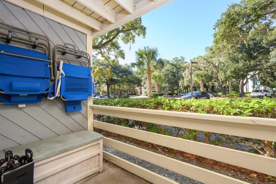 Coastal 2BR w Shared Pool & Tennis Near Beach House in Folly Field