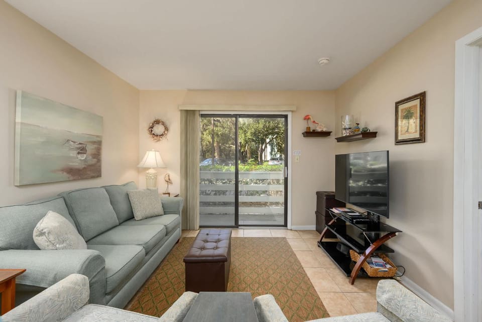 Coastal 2BR w Shared Pool & Tennis Near Beach House in Folly Field