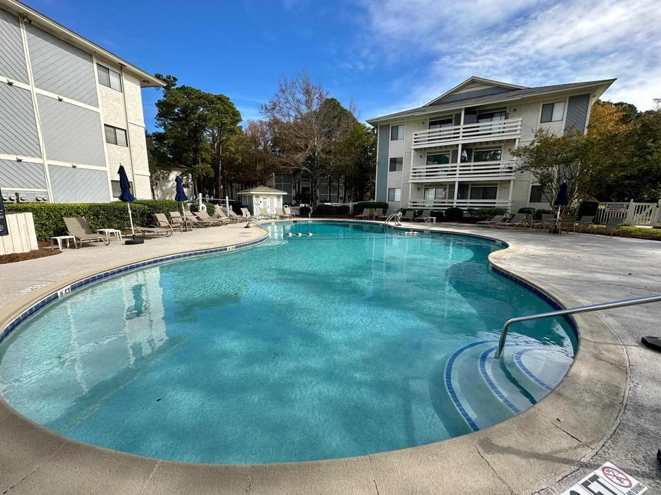 Coastal 2BR w Shared Pool & Tennis Near Beach House in Folly Field