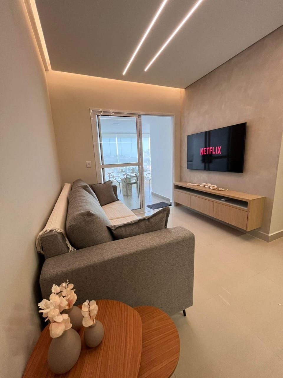 Apto em Bertioga com AC e Wi-Fi - 300m da praia Apartment in Bertioga