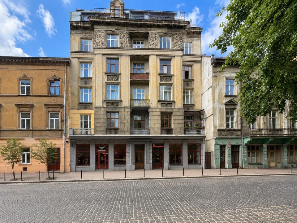 Property building, Facade/entrance, Neighbourhood, City view, Location