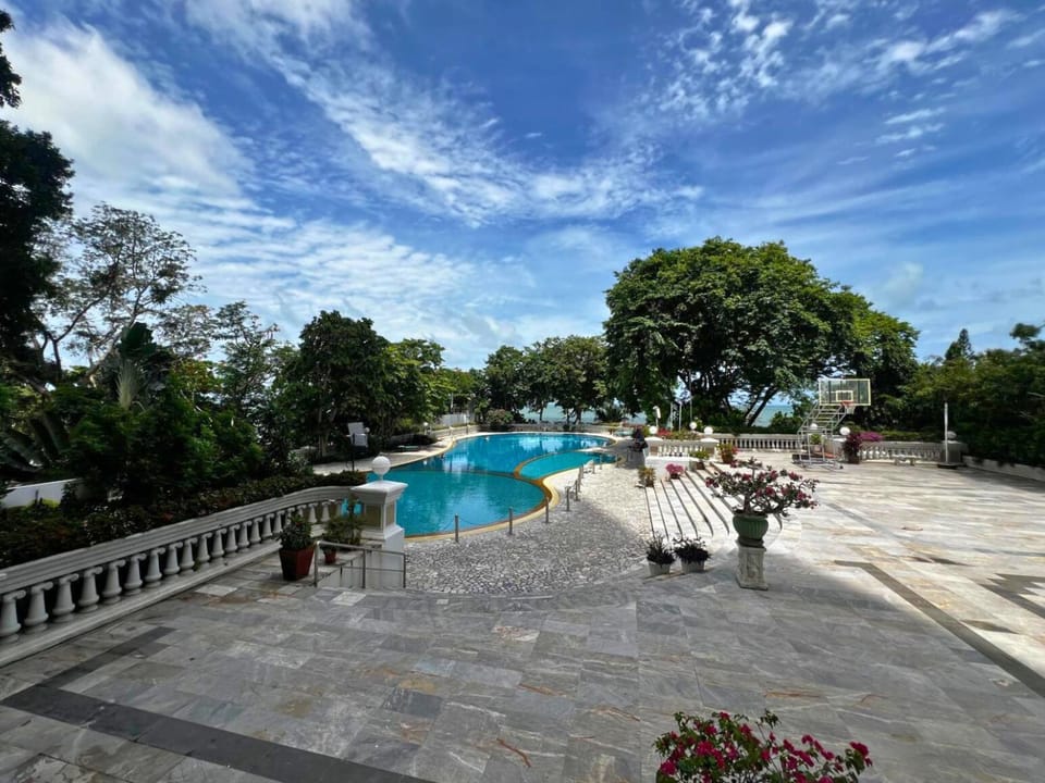Pool view, Swimming pool, sunbed