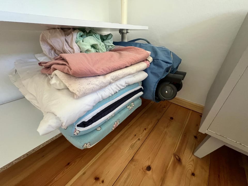Bed, Photo of the whole room, Bedroom, cot