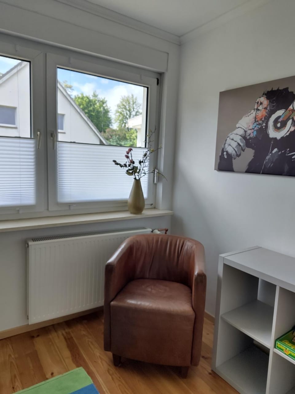 Seating area, children, children, children