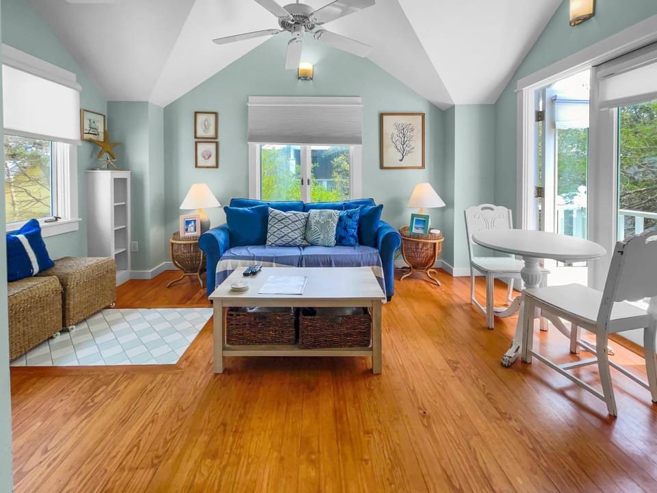 Breakers and Carriage House l Seaside l 4 Bikes Included l Heated Community Pool House in Seaside