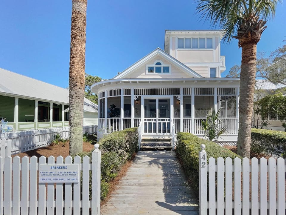 Breakers and Carriage House l Seaside l 4 Bikes Included l Heated Community Pool House in Seaside