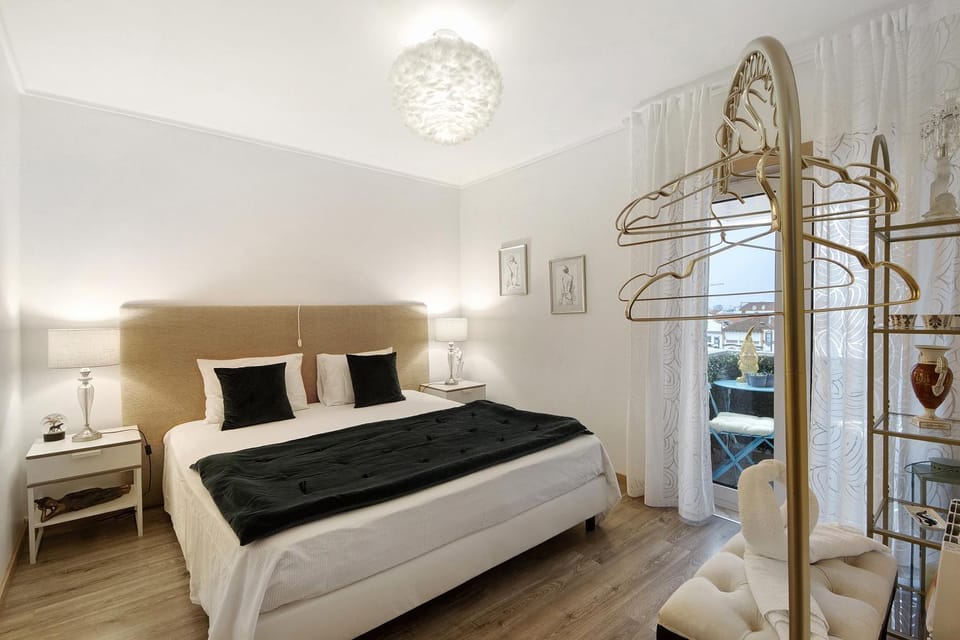 Living room, Bedroom