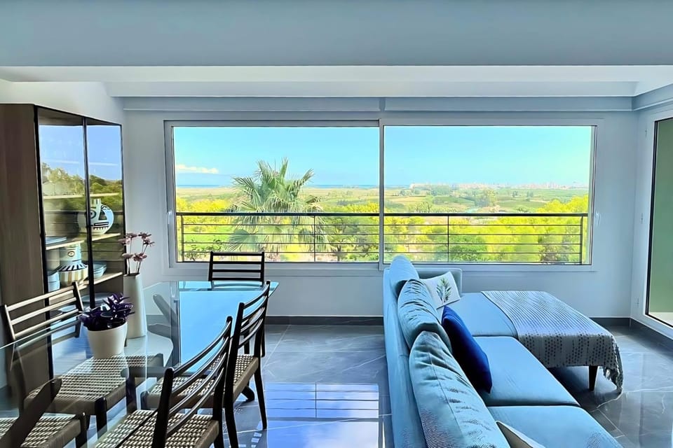 Natural landscape, Balcony/Terrace, Living room, Dining area, Sea view