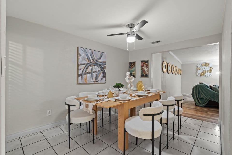 Entire Private Home with 4 Bedrooms 2 Bathrooms, 6 Beds, King Bed, 6 Parking, Big Yard, Available Now House in Casa De Oro-Mount