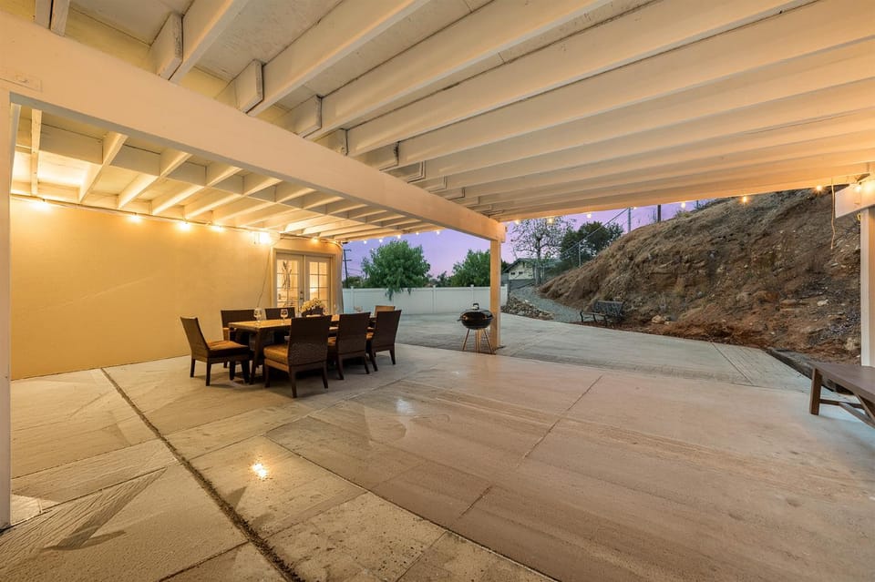 Entire Private Home with 4 Bedrooms 2 Bathrooms, 6 Beds, King Bed, 6 Parking, Big Yard, Available Now House in Casa De Oro-Mount