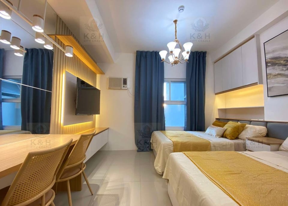 Bed, TV and multimedia, Living room, Seating area, Bedroom
