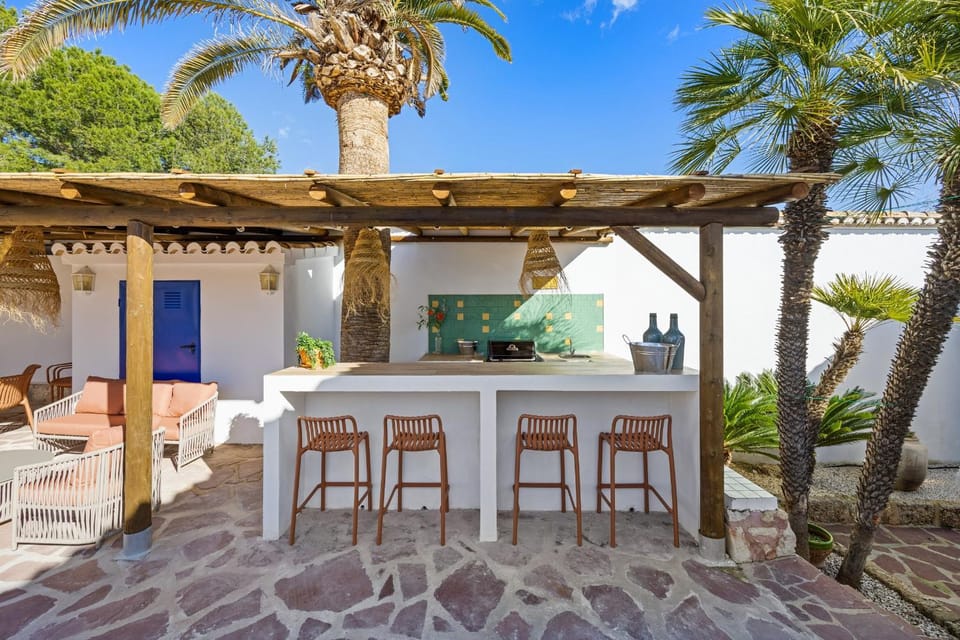 Patio, Day, Balcony/Terrace, Dining area