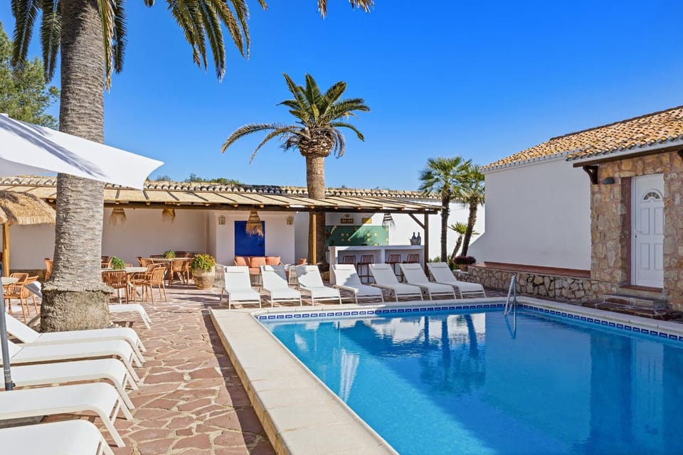 Property building, Patio, Day, Pool view, Swimming pool, sunbed