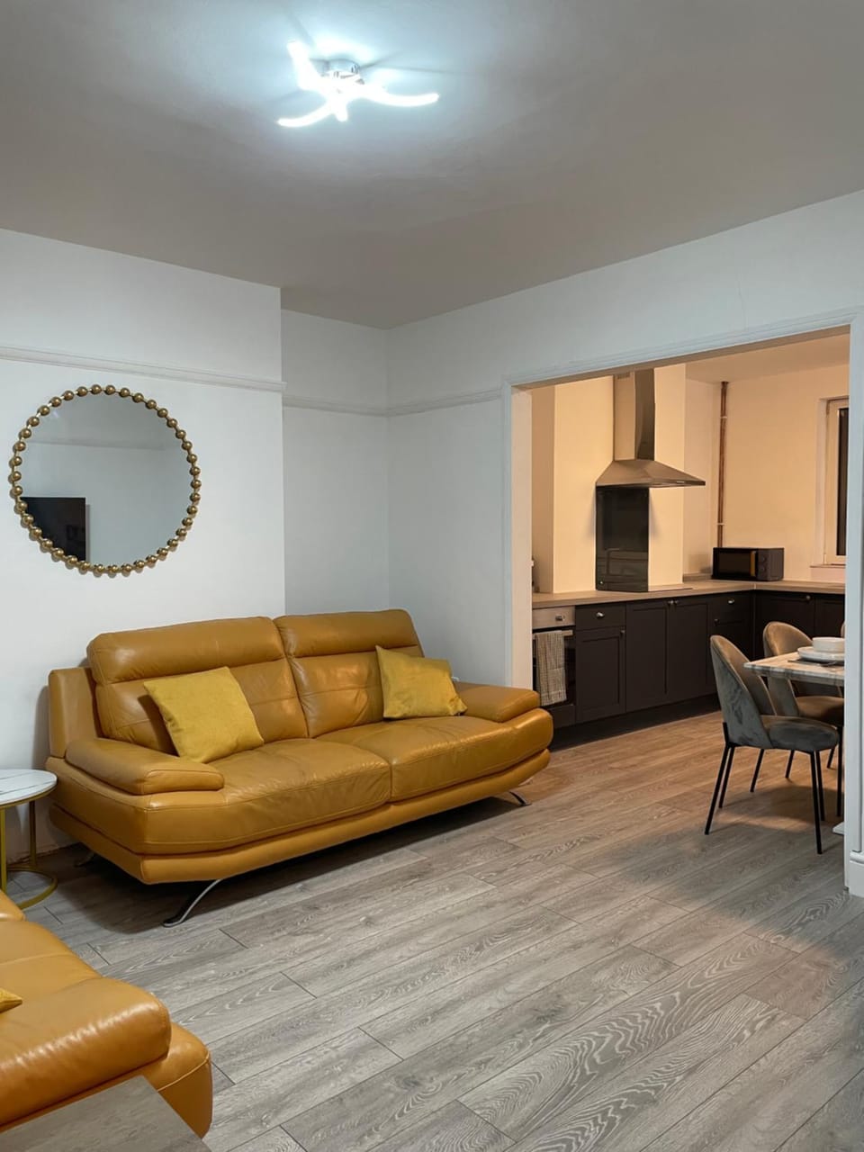 Kitchen or kitchenette, Living room, Seating area, Dining area