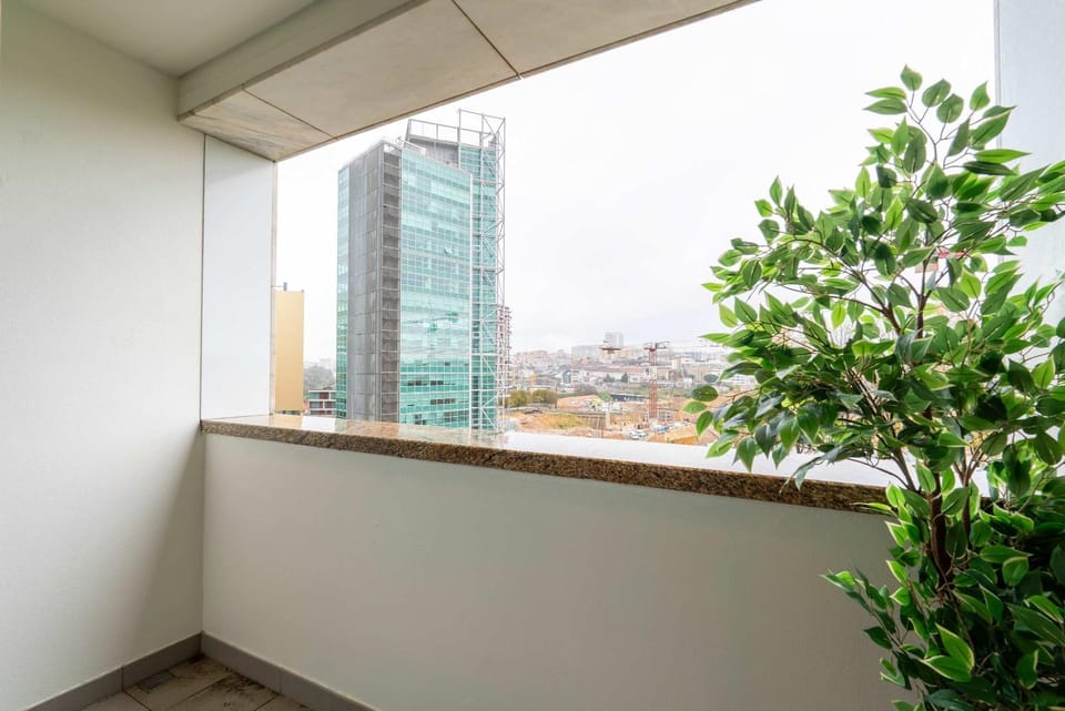 View (from property/room), Balcony/Terrace, City view