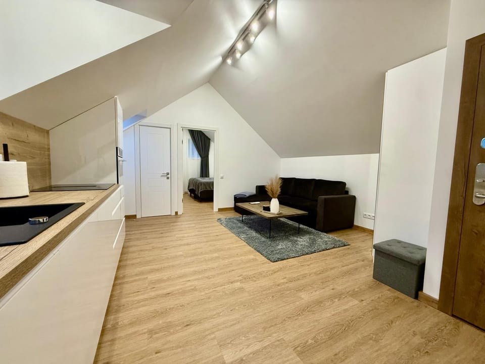 TV and multimedia, Kitchen or kitchenette, Living room, Seating area, Dining area