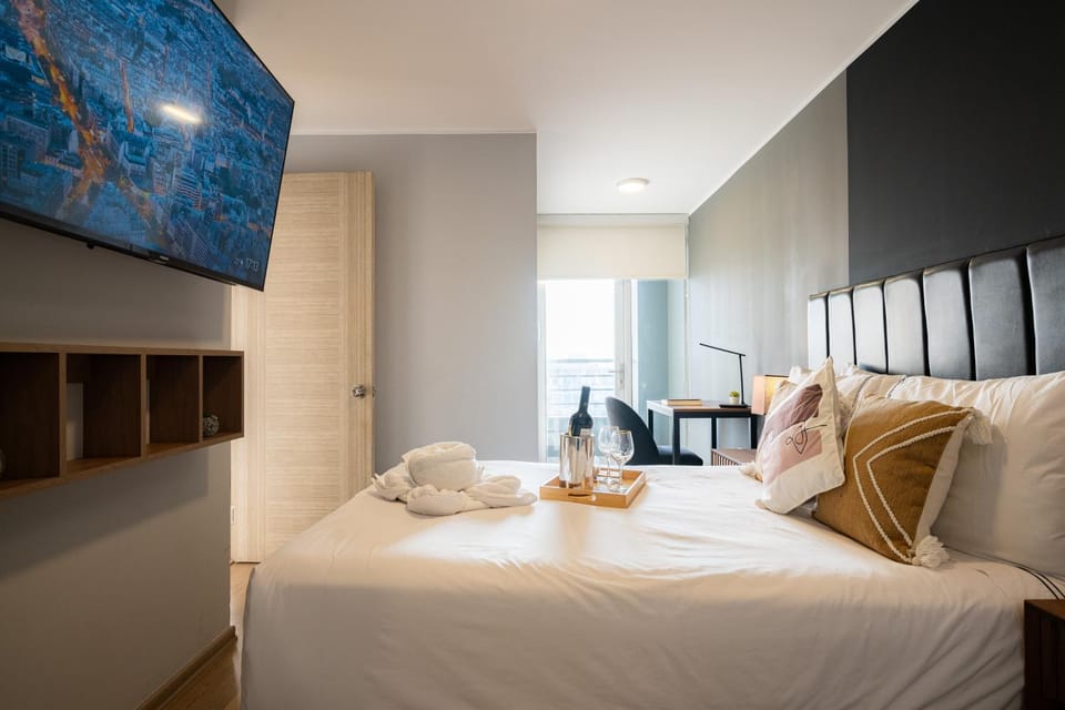 Centric Apartments by Vibrant Apartment in Lince
