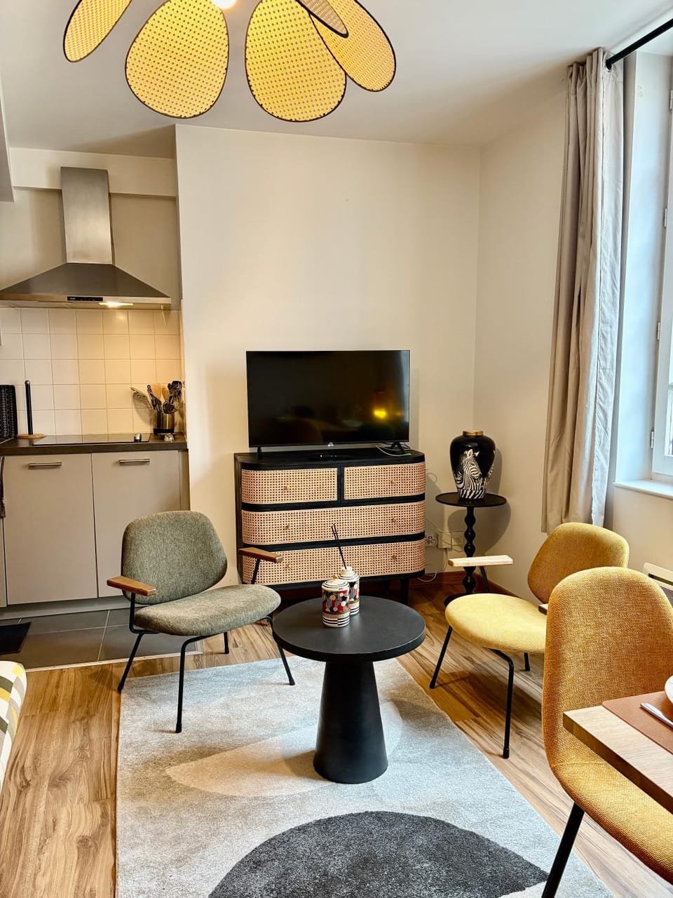 TV and multimedia, Seating area