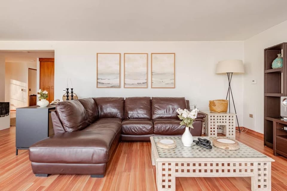 Spacious ocean view apt - 3 min walk Apartment in Vina del Mar