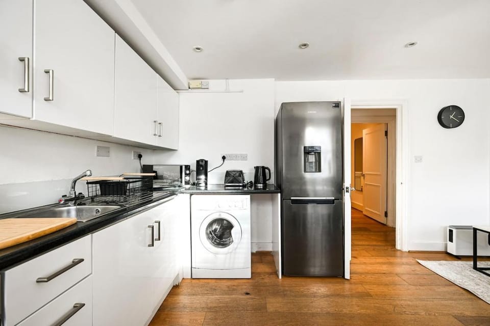 Stylish & Bright Flat | Emirates Stadium Apartment in London Borough of Islington