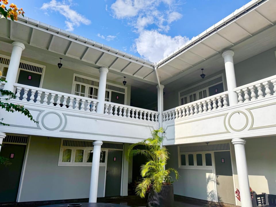 The Colony Hotel Bed and Breakfast in Southern Province