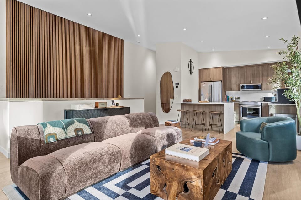 Kitchen or kitchenette, Living room, Seating area, Dining area, stove