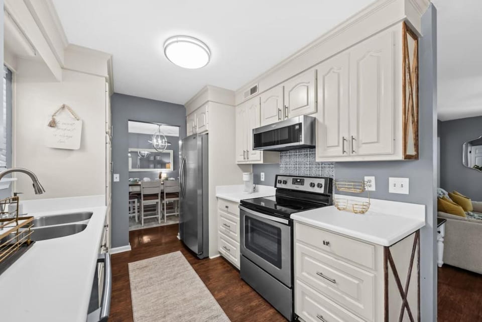 Kitchen or kitchenette, oven, stove