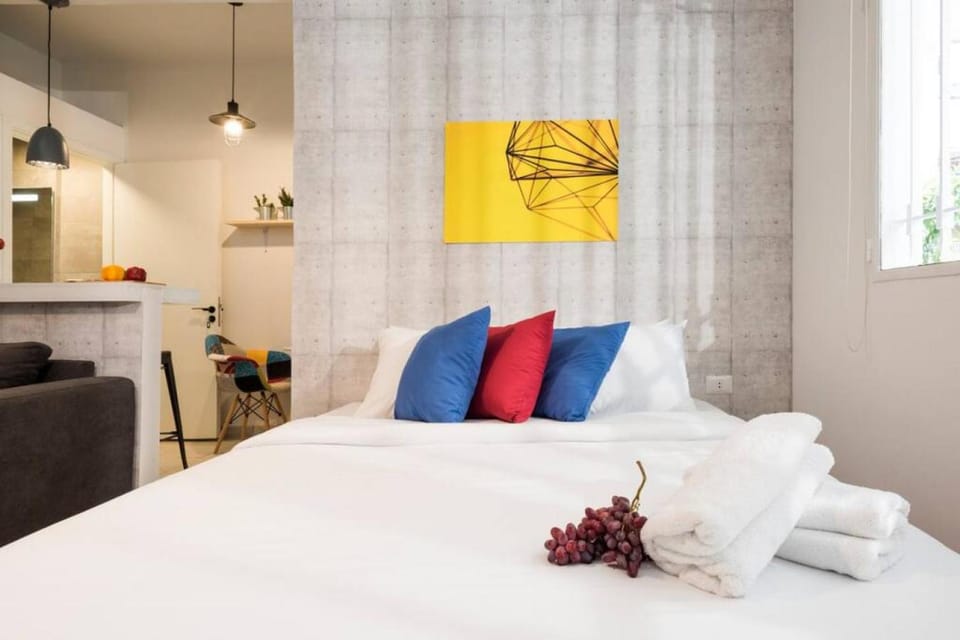 Bed, towels