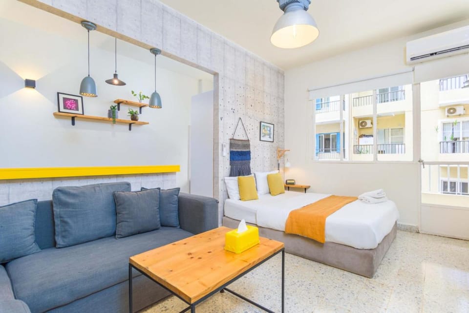 Bed, View (from property/room), Seating area, towels, air conditioner