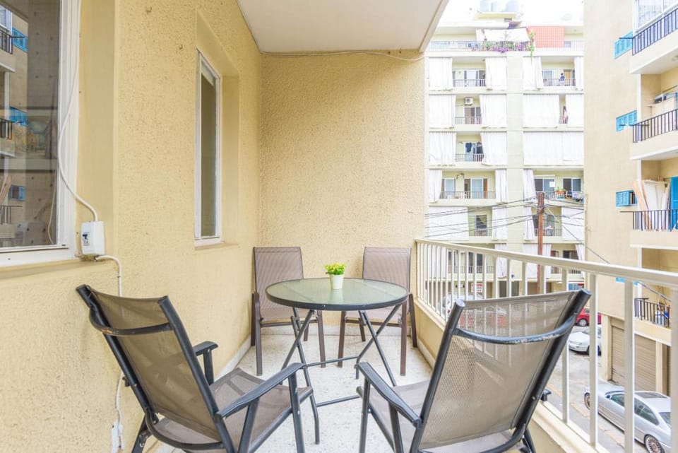 Balcony/Terrace, Seating area, Dining area, Quiet street view