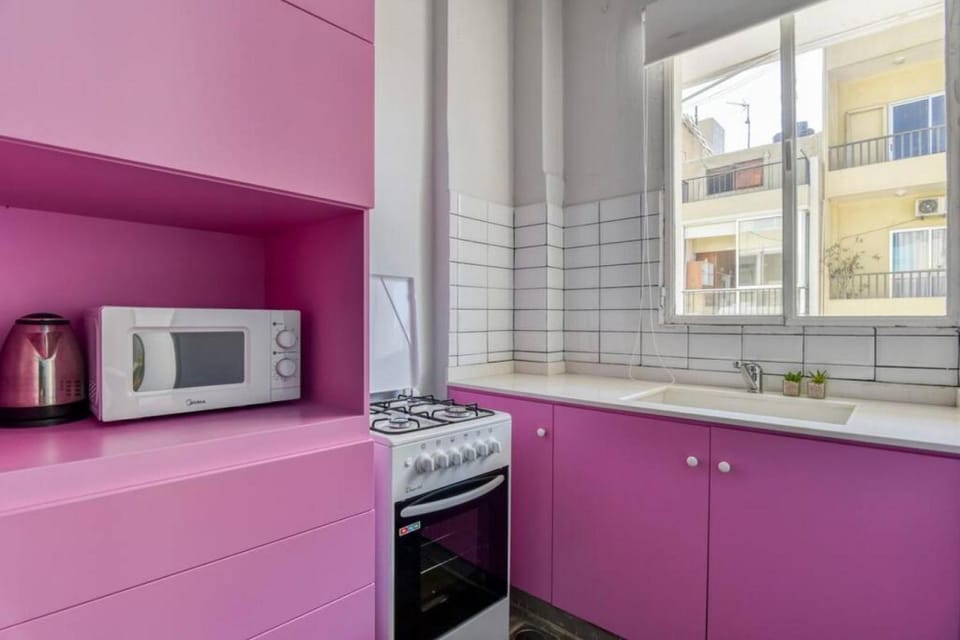 Coffee/tea facilities, microwave, oven, stove, kitchen