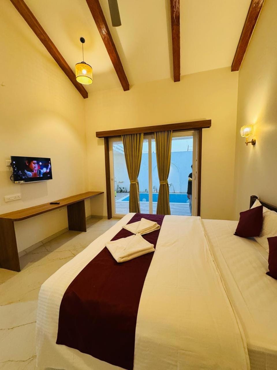 Bed, Natural landscape, TV and multimedia, Photo of the whole room, Evening entertainment, Bedroom