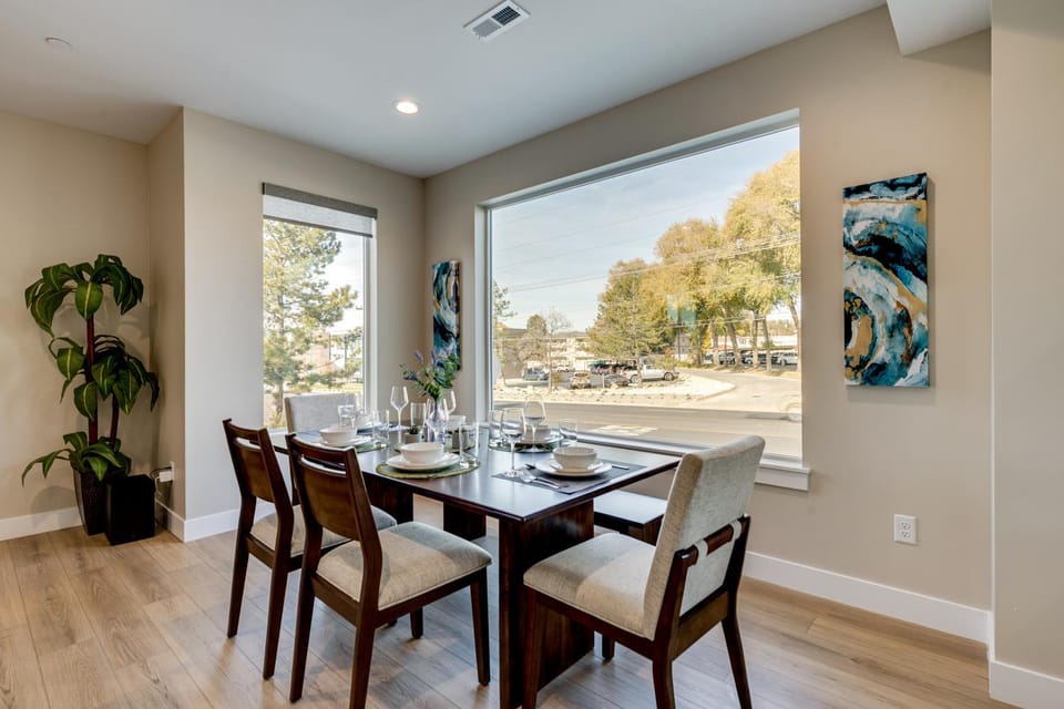 Ski Resorts & SLC Fun! Brand New Millcreek Home House in Holladay