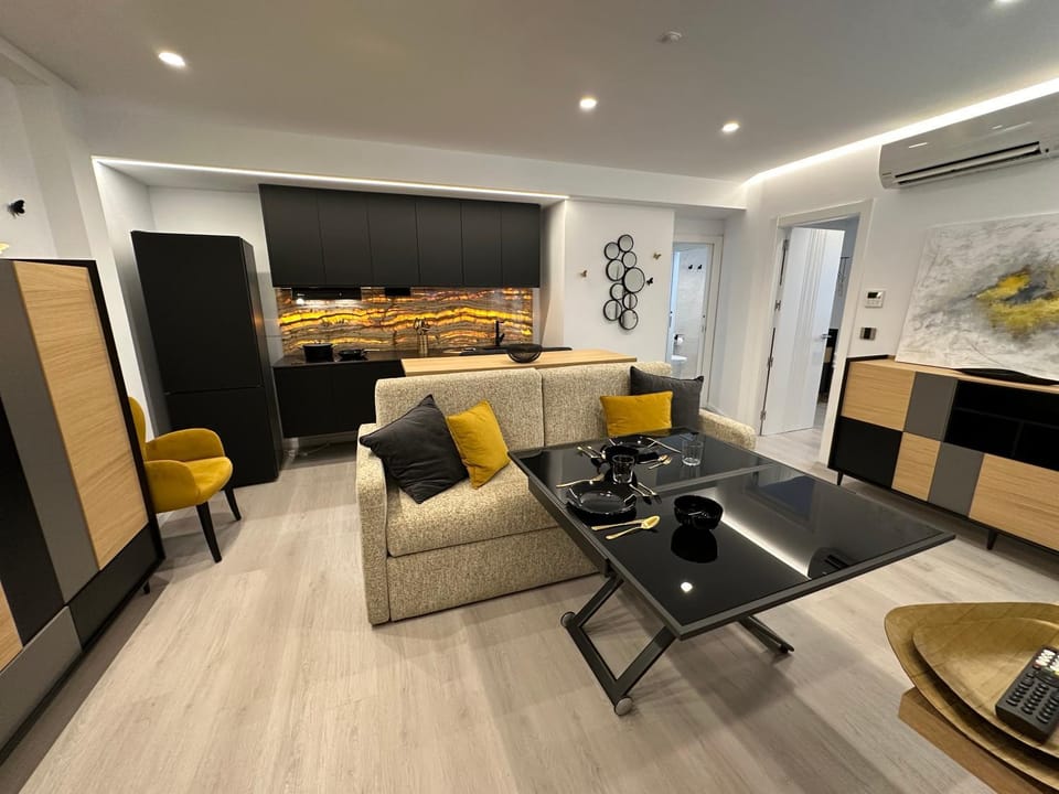 Kitchen or kitchenette, Living room, Dining area