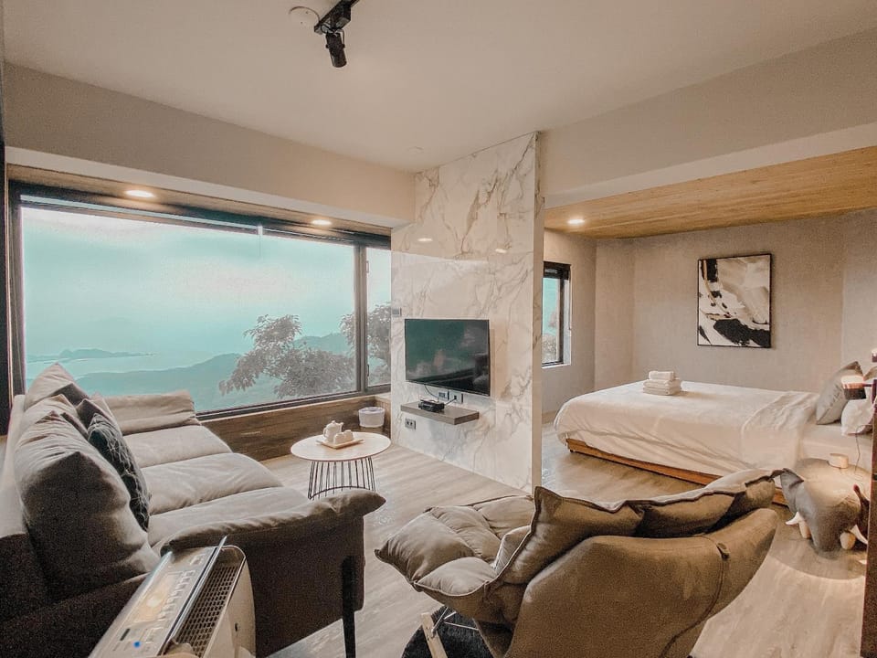 TV and multimedia, Living room, Seating area, Sea view