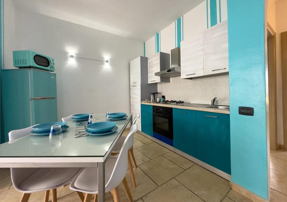 Kitchen or kitchenette, Dining area, stove