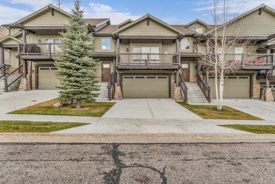 Black Rock Ridge Private Hot Tub & Views House in Wasatch County