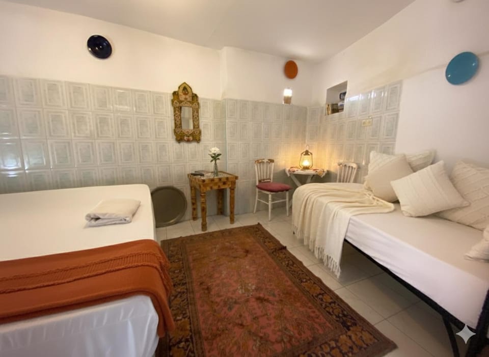 Bed, Bathroom, Photo of the whole room, Bedroom, towels