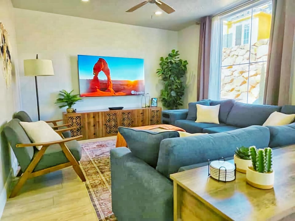 Communal lounge/ TV room, TV and multimedia, Living room, Seating area