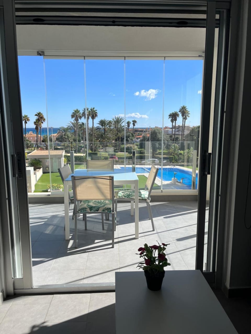 Balcony/Terrace, Dining area, Pool view