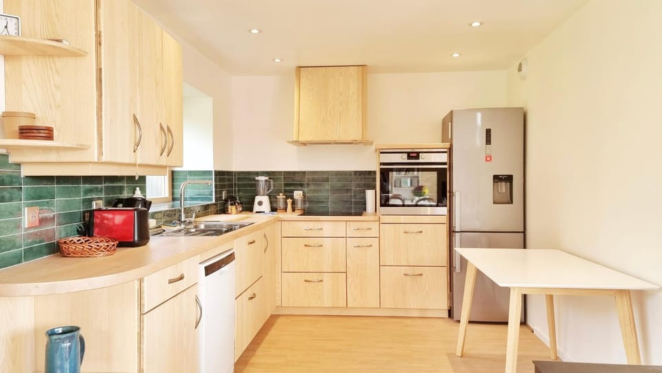 Coffee/tea facilities, toaster, kitchen