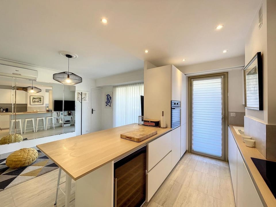 Kitchen or kitchenette, Living room