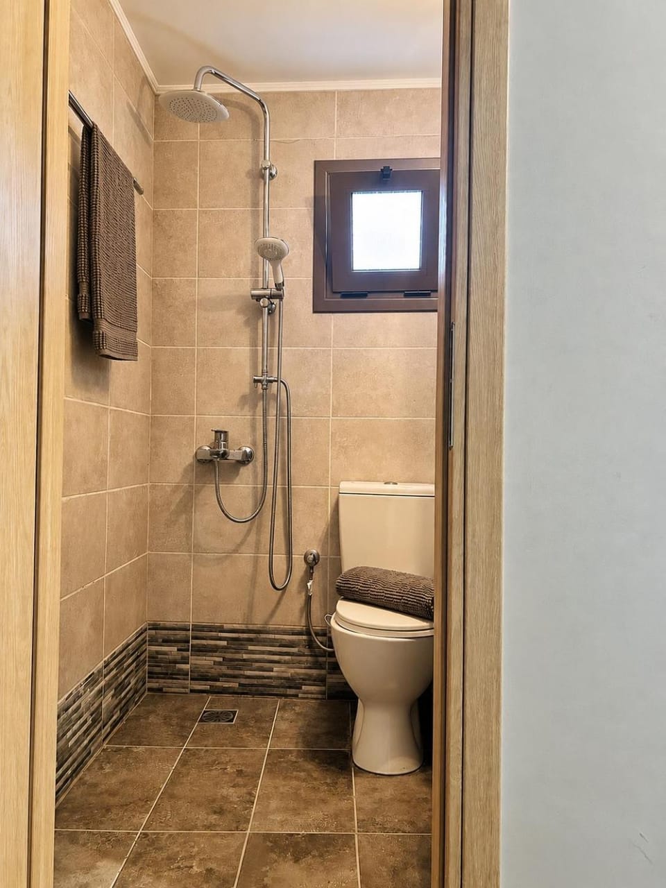 Shower, Toilet