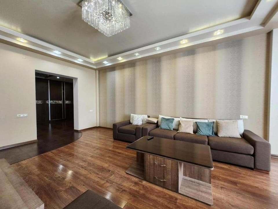 Premium Aparment for Large Groups anf Families 3Bedroom & 2Bathrooms in Center BY Arami Park Apartment in Yerevan