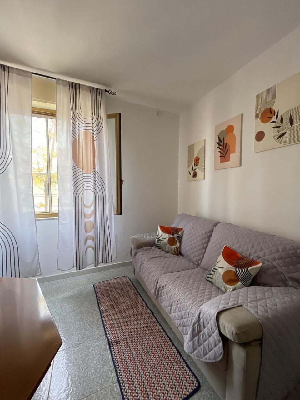 Bed, Living room, Seating area